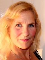 Curvy British housewife getting very frisky