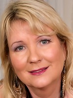 Curvy British housewife getting very frisky
