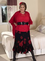 Curvy British housewife getting very frisky