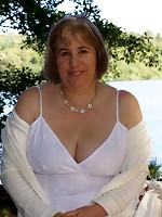 SpeedyBee-A Walk By The Lake Pictures